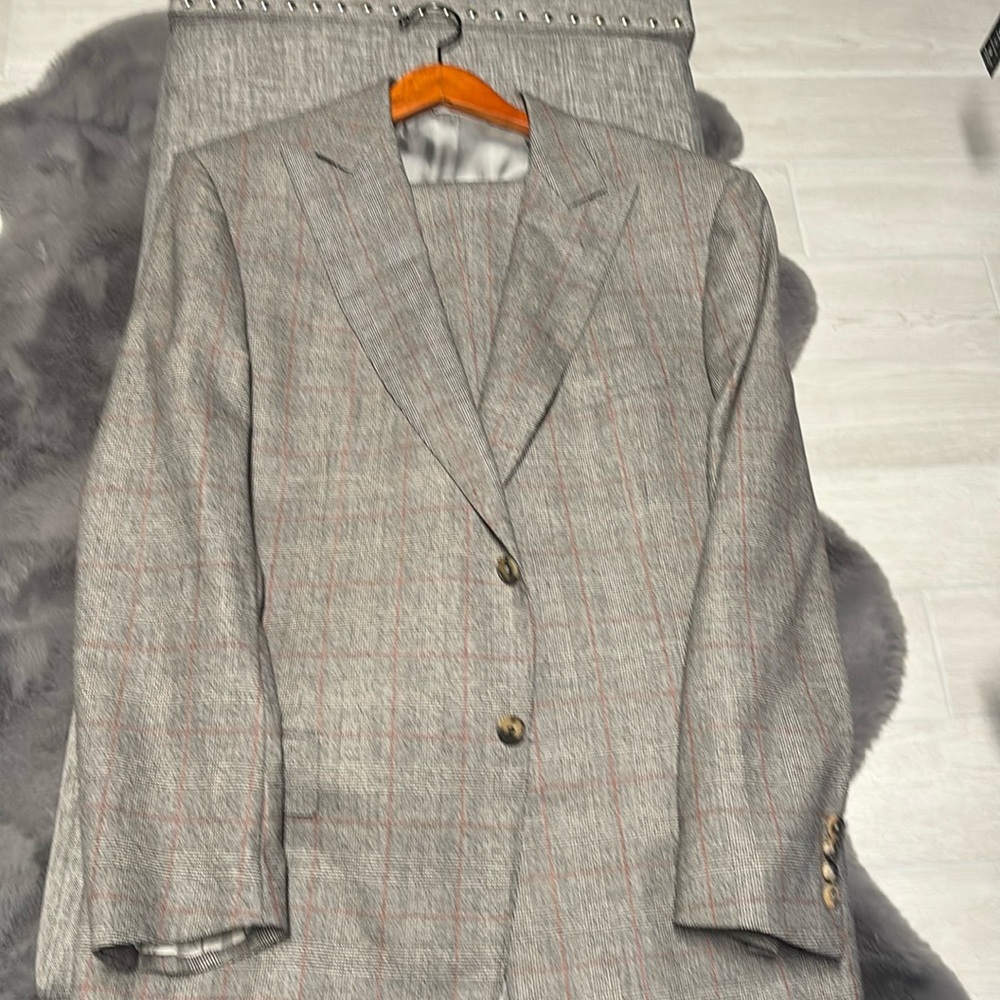 Ermenegildo Zegna men’s suite 54L
 44L us size grey with pattern.